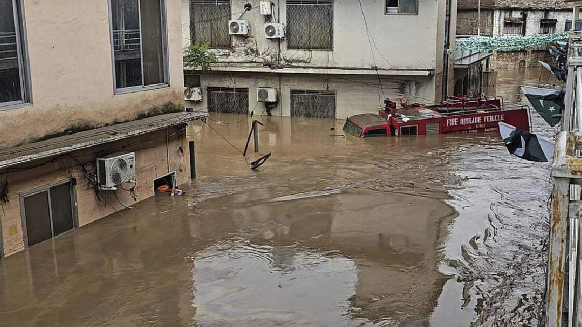Over 300 dead as rain triggers flash floods in Pakistan