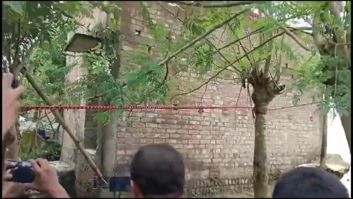 Murshidabad river erosion five houses damaged at one village gnr 