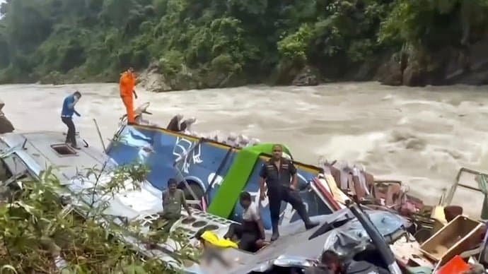  41 killed in nepal bus accident, PM Modi announces Rs 2 lakh compensation gnr 