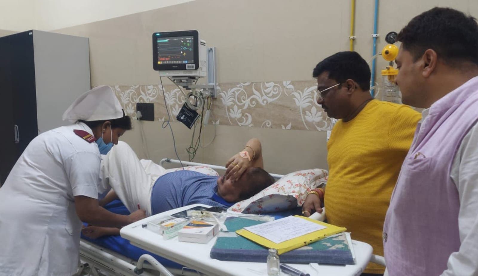 Madan mitra admitted in sskm