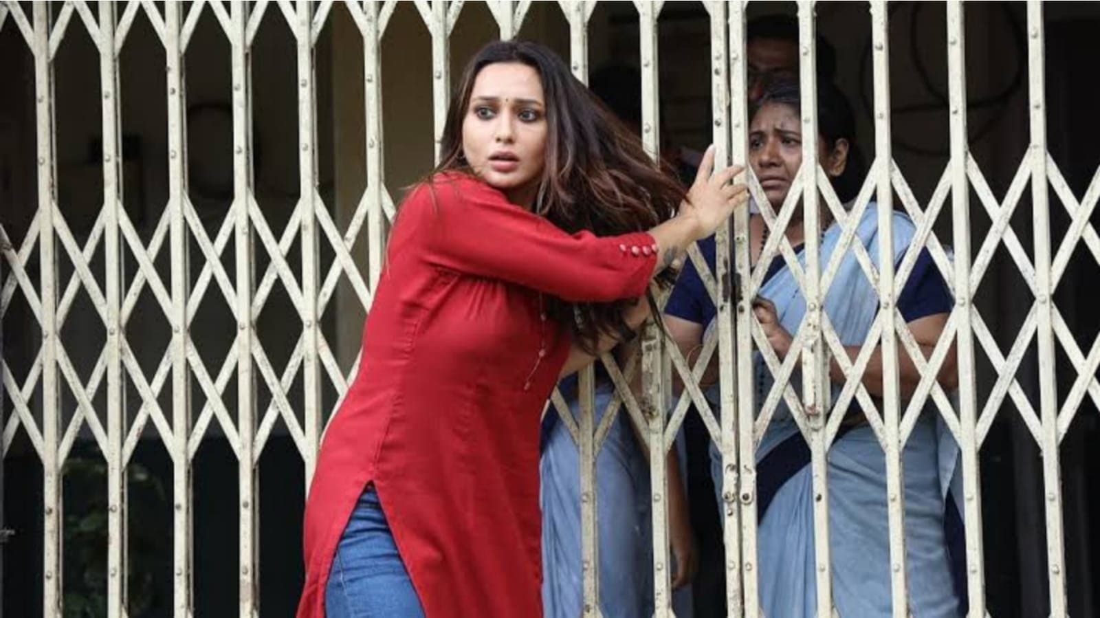 Review of Hoichoi series Dainee starring Mimi Chakraborty Koushani Mukhopadhyay Janjeen Shruti Das Biswajit Das 