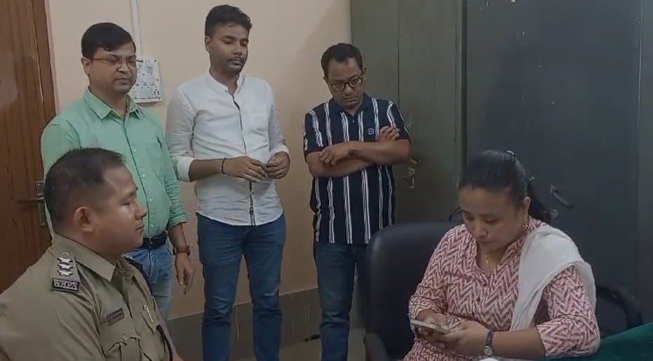 Sub-divisional officer could not find the officers of Jalpaiguri Dhupguri land and land reforms office