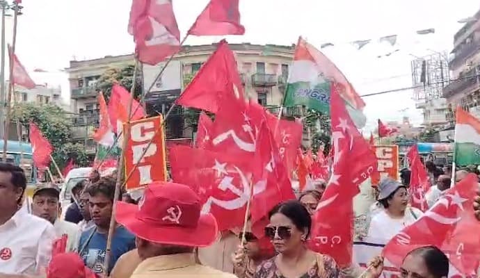 Chaos in alipore treasury building 