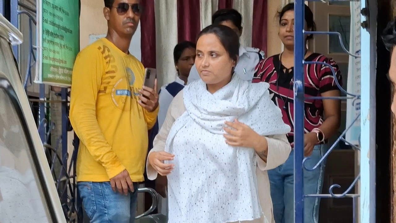 Hooghly BJP leader arrested for throwing away shoes at police gnr 