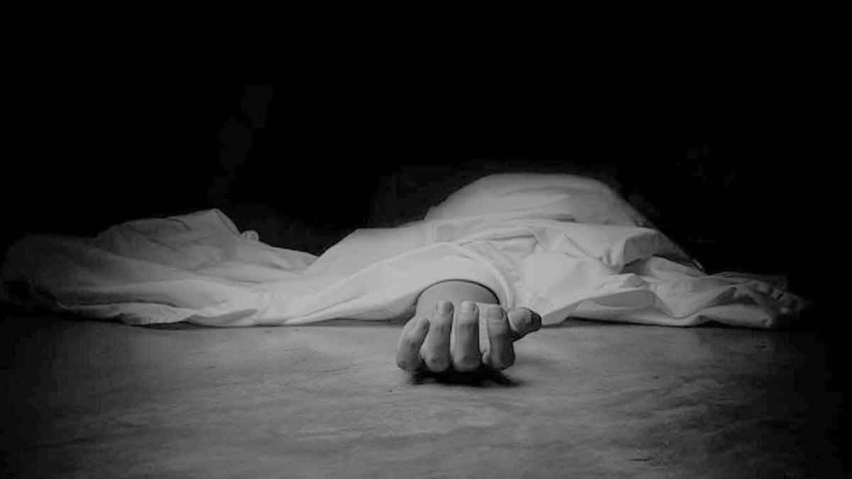 ceiling broken in howrah factory, four dies gnr