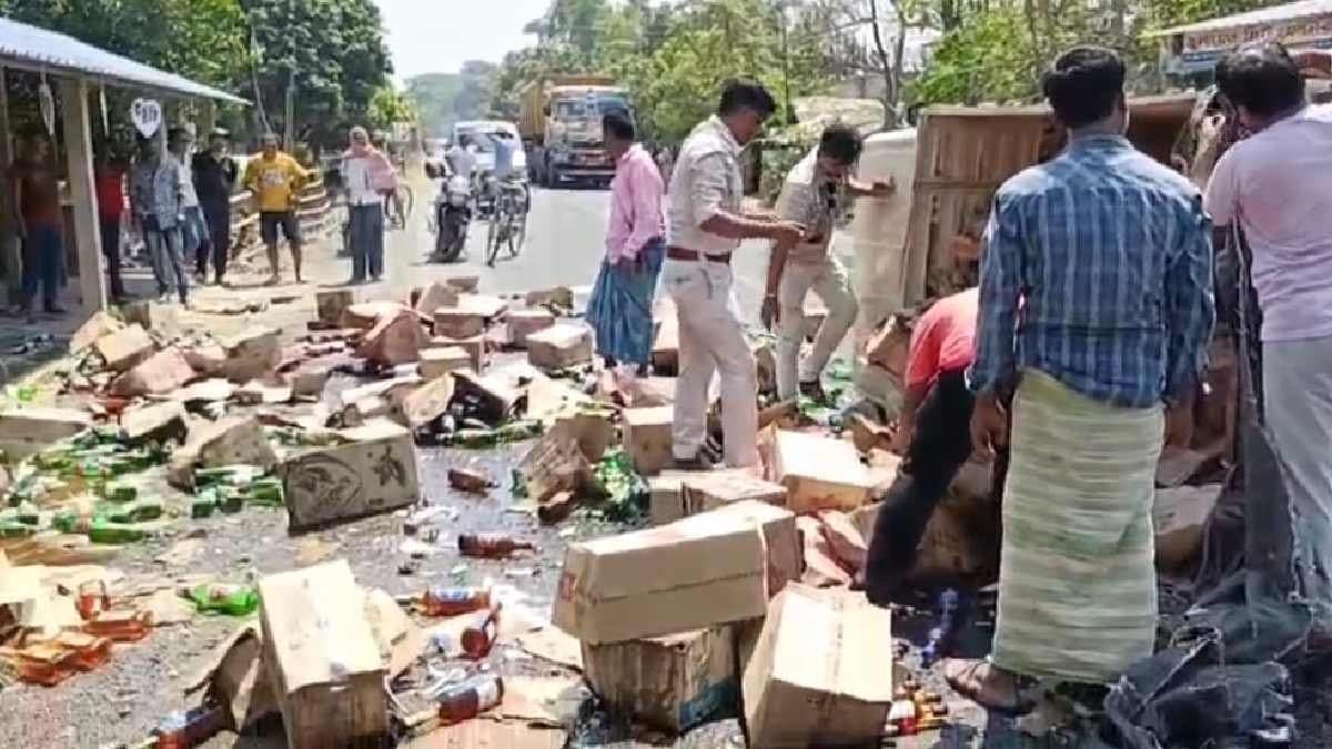 A liquor loaded vehicle turned on its side in North 24 Pargana