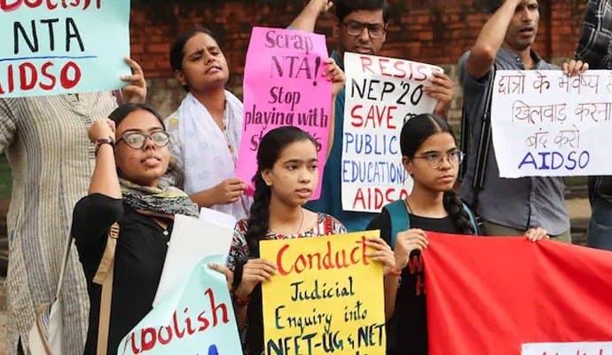 NEET Paper Leak: প্রশ্ন ফাঁস হয়েছে, কিন্তু সমাজমাধ্যমে নয়, নিট-কাণ্ডে সিবিআই বক্তব্য