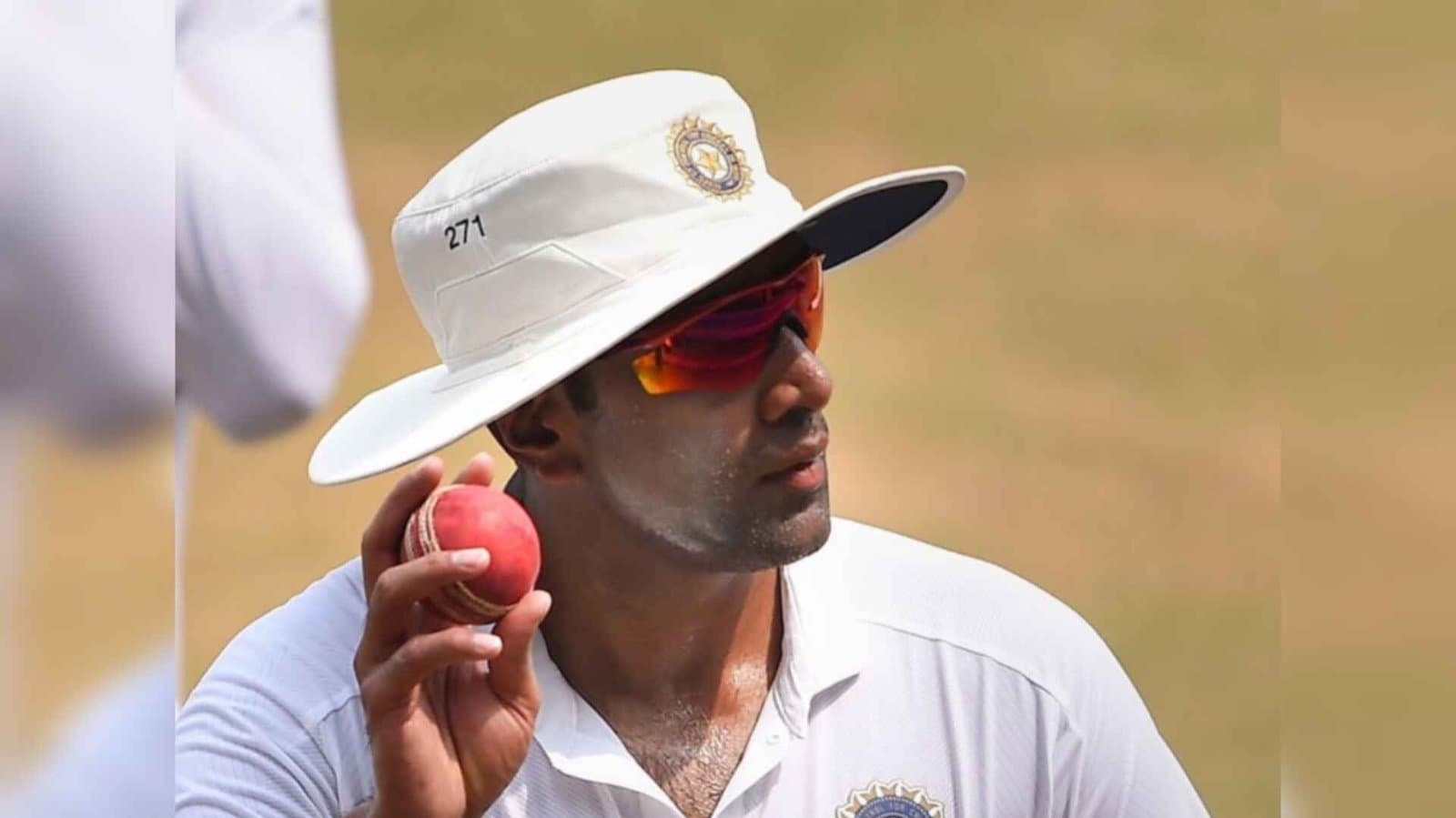 Sunil Gavaskar doubts Ashwin's drive amid anil Kumble record talks spt 