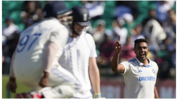India-England: অশ্বিনের চার, ৫ উইকেট হারিয়ে ইনিংস হারের মুখে ইংল্যান্ড
