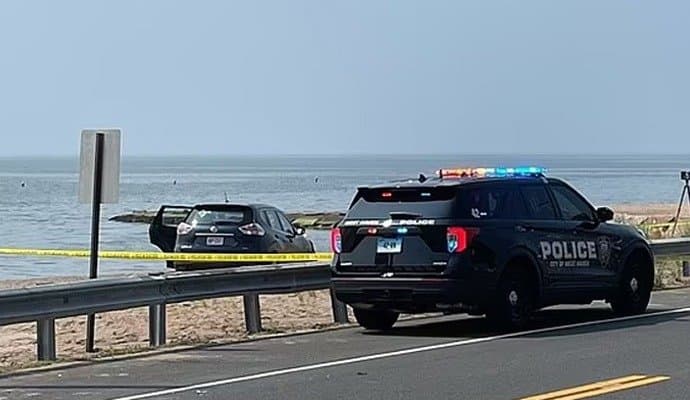Father arrested on Connecticut beach after trying to drown own children