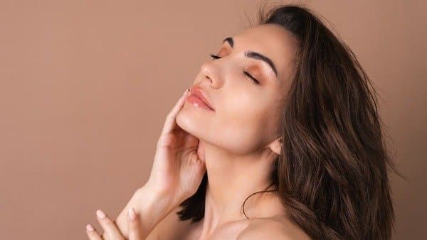 this Homemade night cream made with hibiscus flower helps to prevent wrinkles aging and bring glow on skin