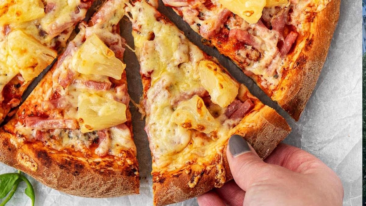 Restaurant Is Charging Rs 10,000 For Pineapple Pizza know the reason gnr 