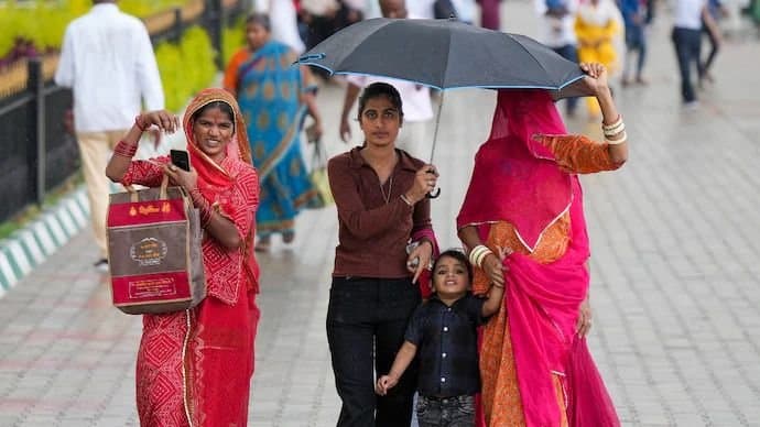Extreme heatwave in North bengal red alert in delhi up