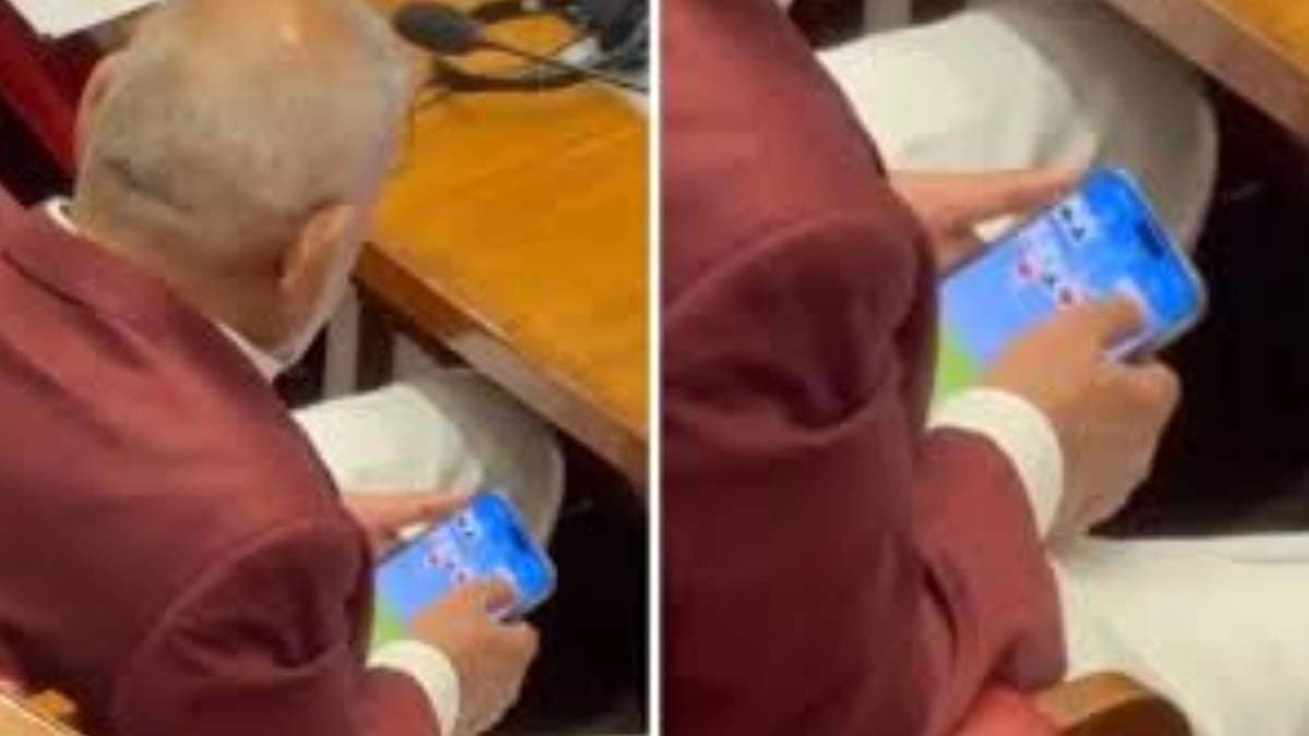 Maharshtra minister caught in camera playing rummy