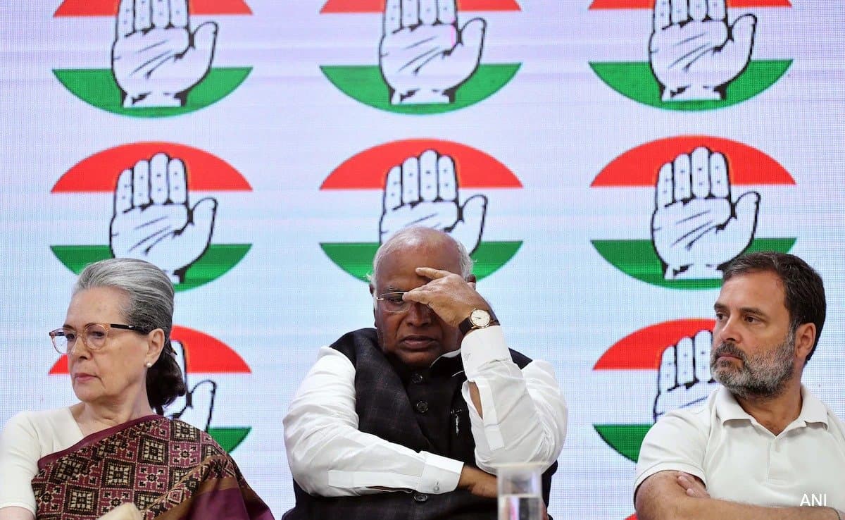  2 Delhi Congress Leaders Quit Party Over AAP Alliance