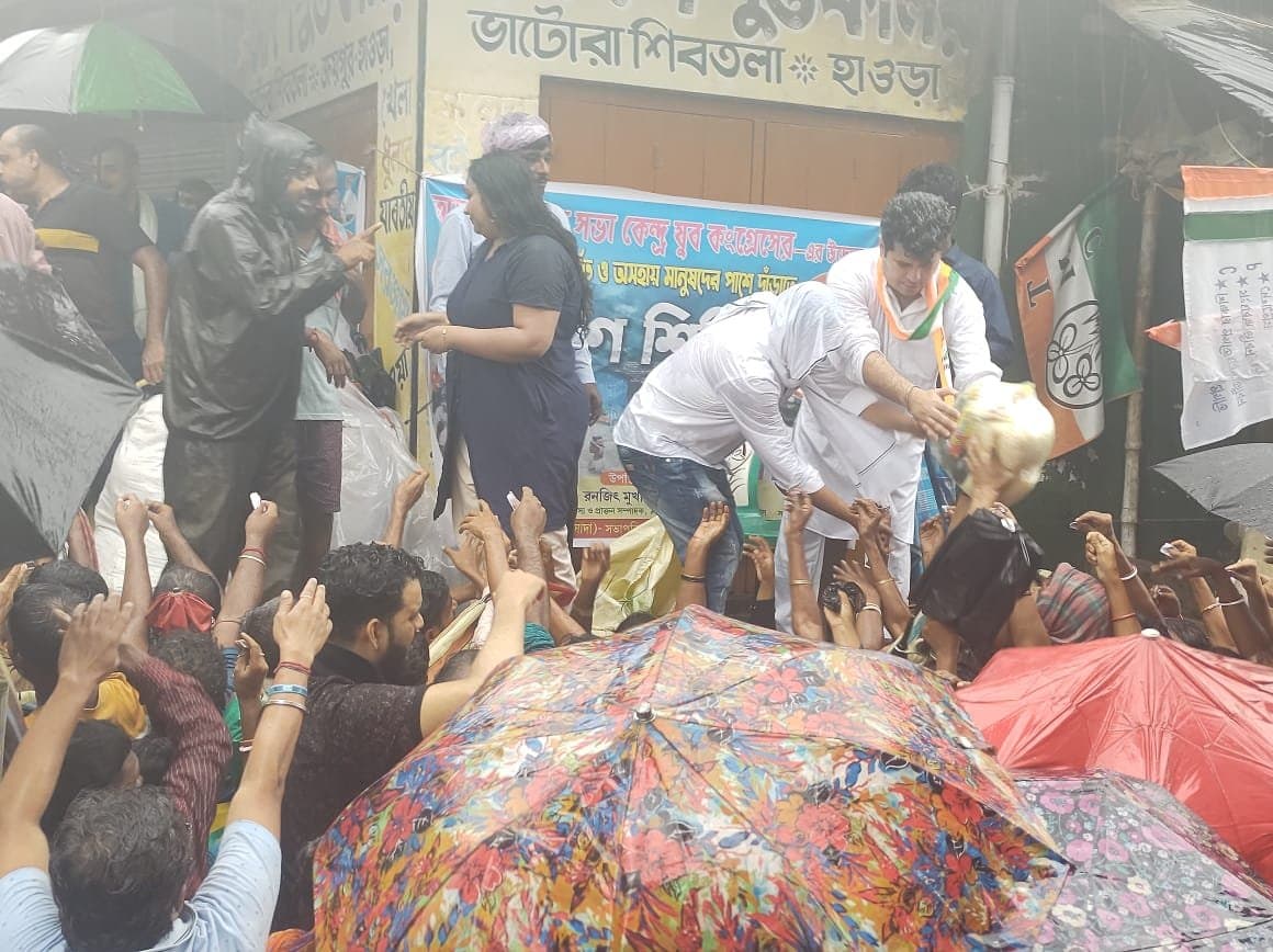 Flood in Bengal Due to heavy rain state Congress has to stop relief distribution in howrah