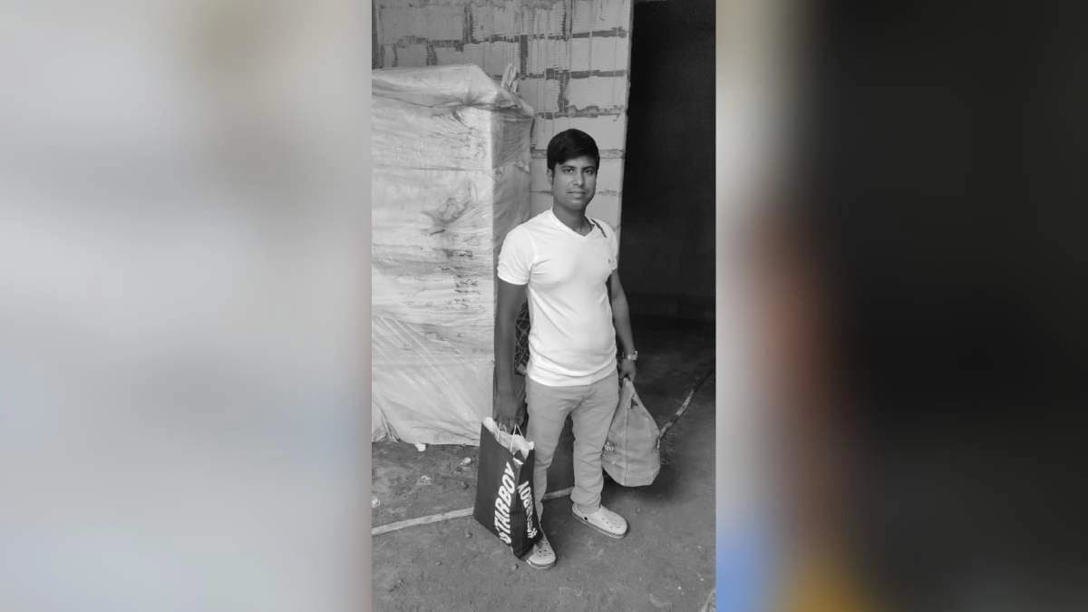 Neighbours of a migratory labour collecting money to bring back the body of the labour from other state