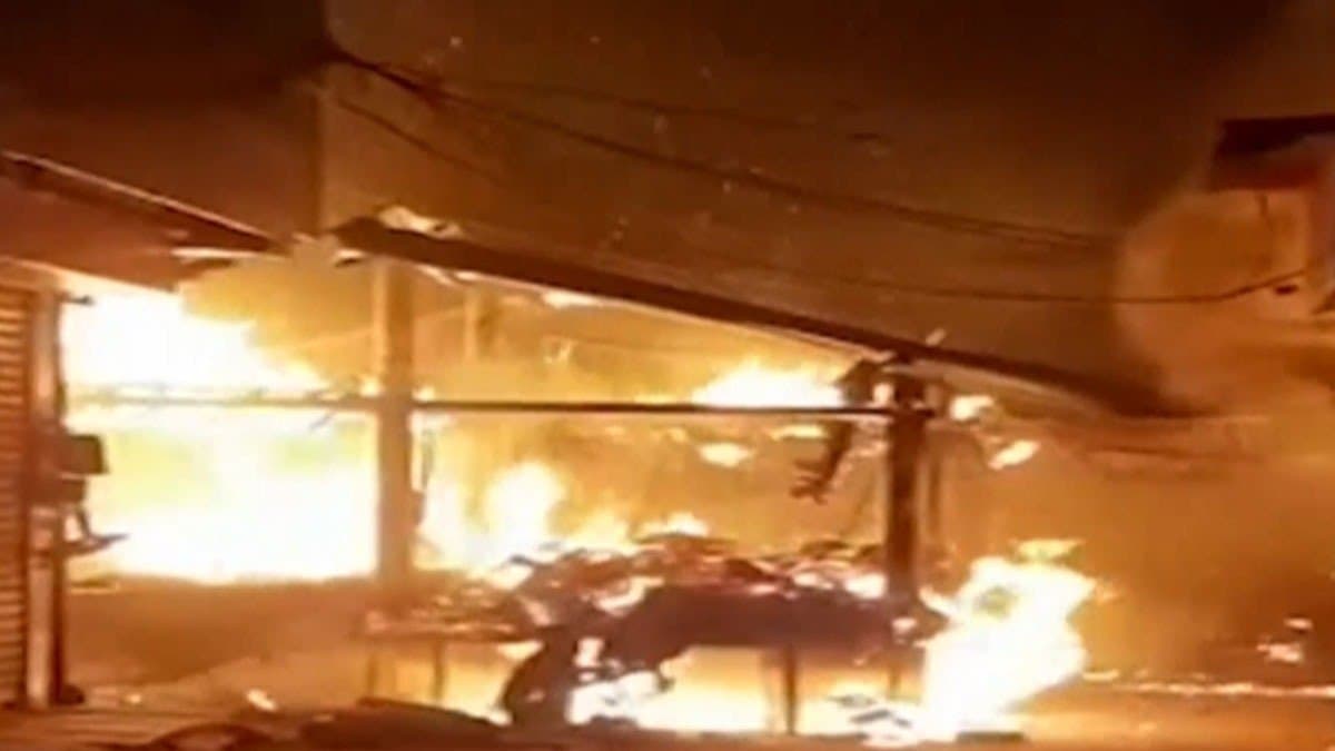 Fire breaks out in kolkata e m bypass_gnr