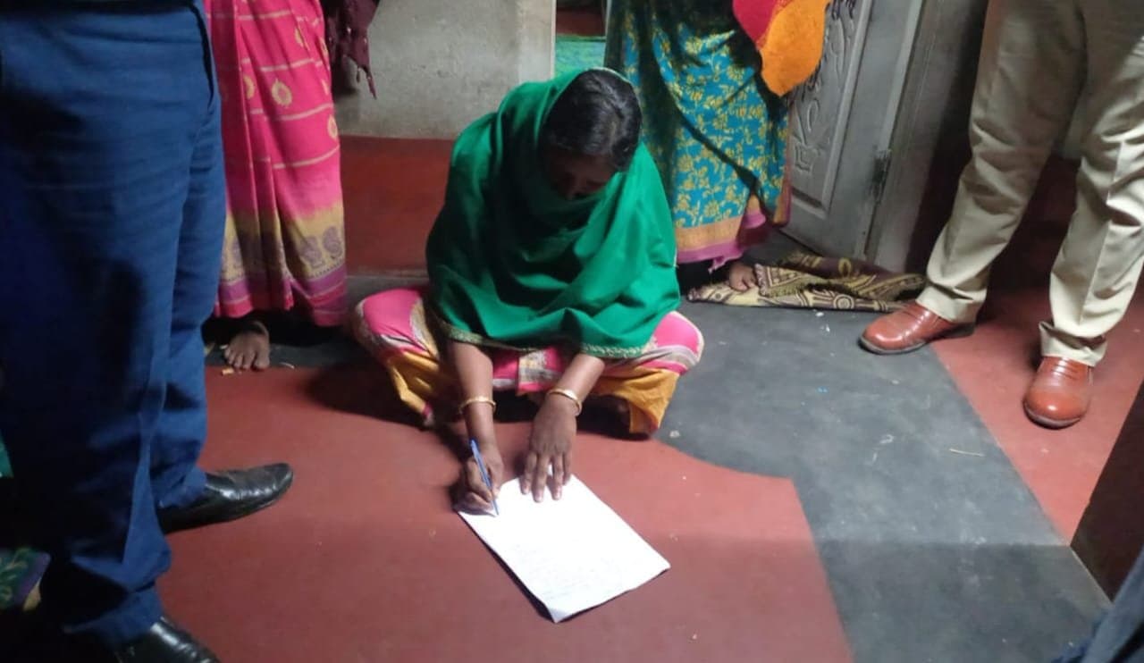 Minor girl marriage stopped by police in murshidabad 