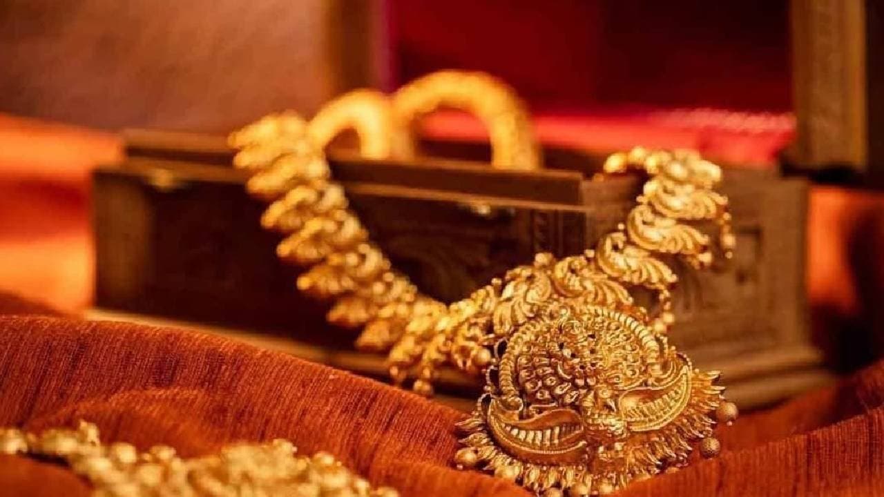 Gold Price Today 22 And 24 Carat Price Rises Again In Kolkata on 10 11 2025