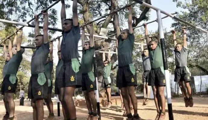 PM Modi vs Congress Over Agnipath Scheme gnr