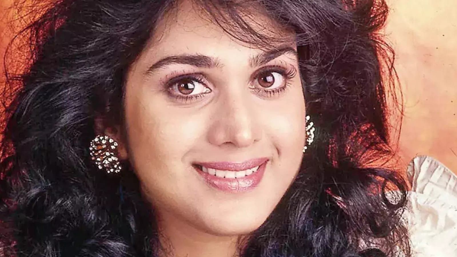 Meenakshi Sheshradi: কার ষড়যন্ত্রের শিকার হয়ে বলিউডে কামব্যাক করতে পারেননি মীনাক্ষি শেষাদ্রি? 