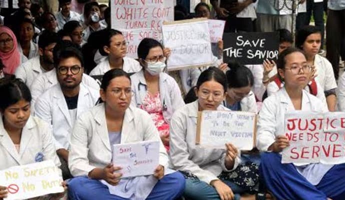 Doctors decide to provide OPD services in front of Health Ministry building in Delhi gnr