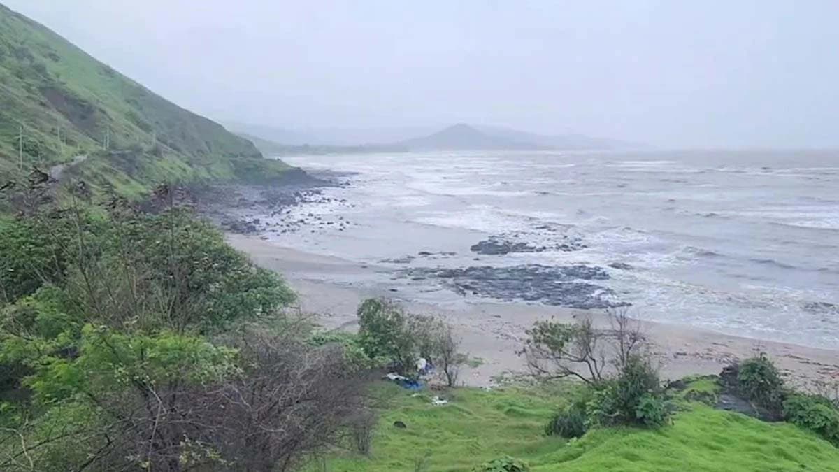 Suspicious boat spotted off Maharashtra coast