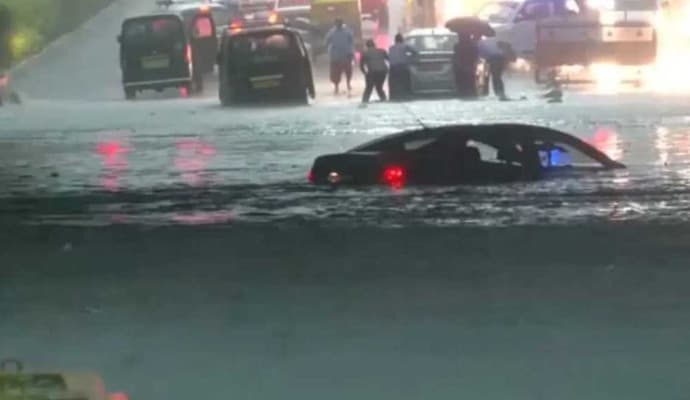 Heavy Rain In Delhi