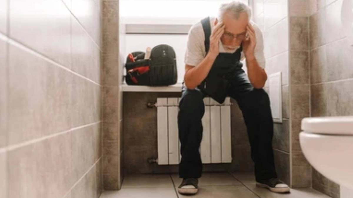 Men are taking refuge in the toilet to escape mental exhaustion