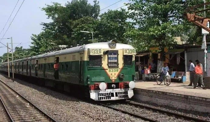 Local Train: ‌ফের বাতিল একগুচ্ছ লোকাল, দুর্ভোগে যাত্রীরা