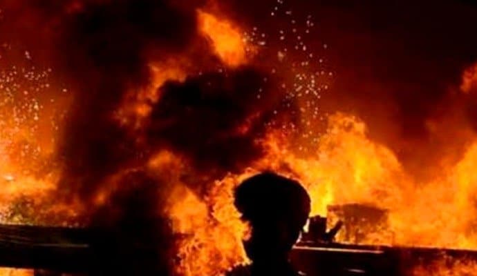 fire at howrah foreshore road