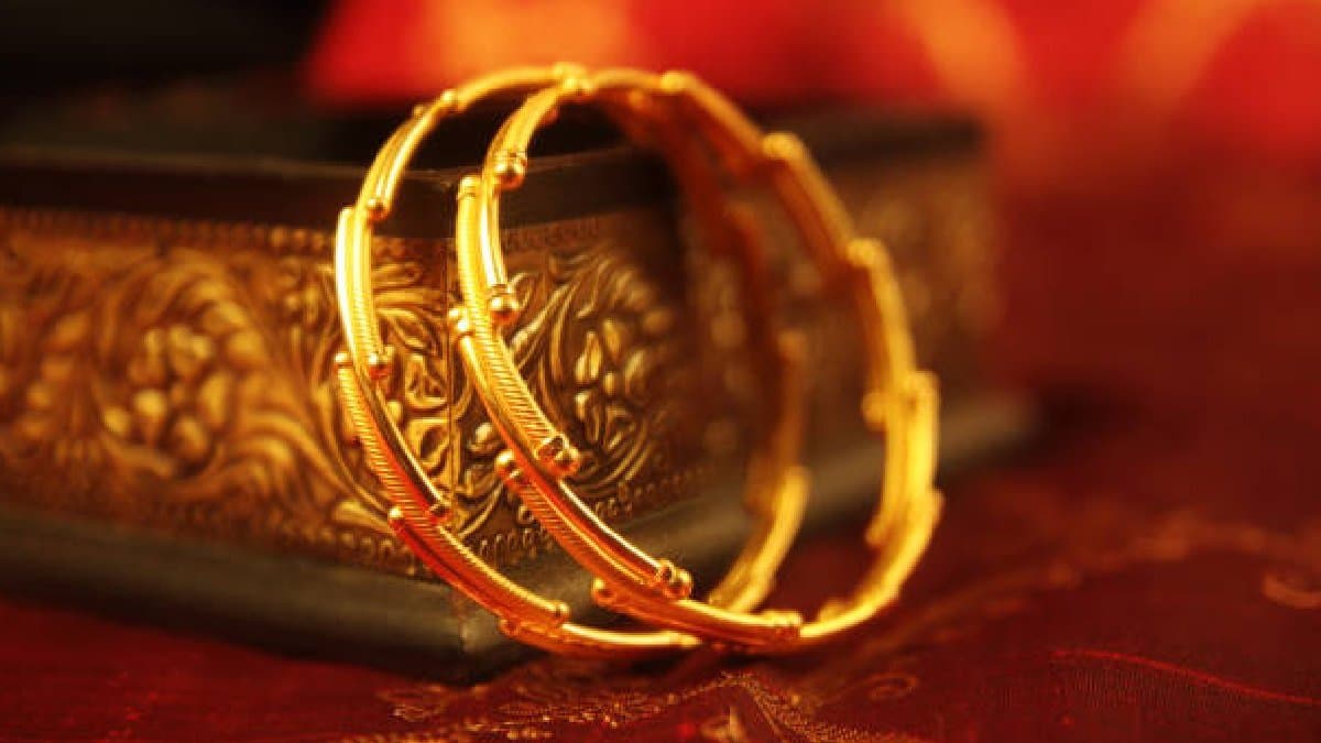 Gold Price big fall today 22 and 24 carat price rises again in kolkata on 17 november 