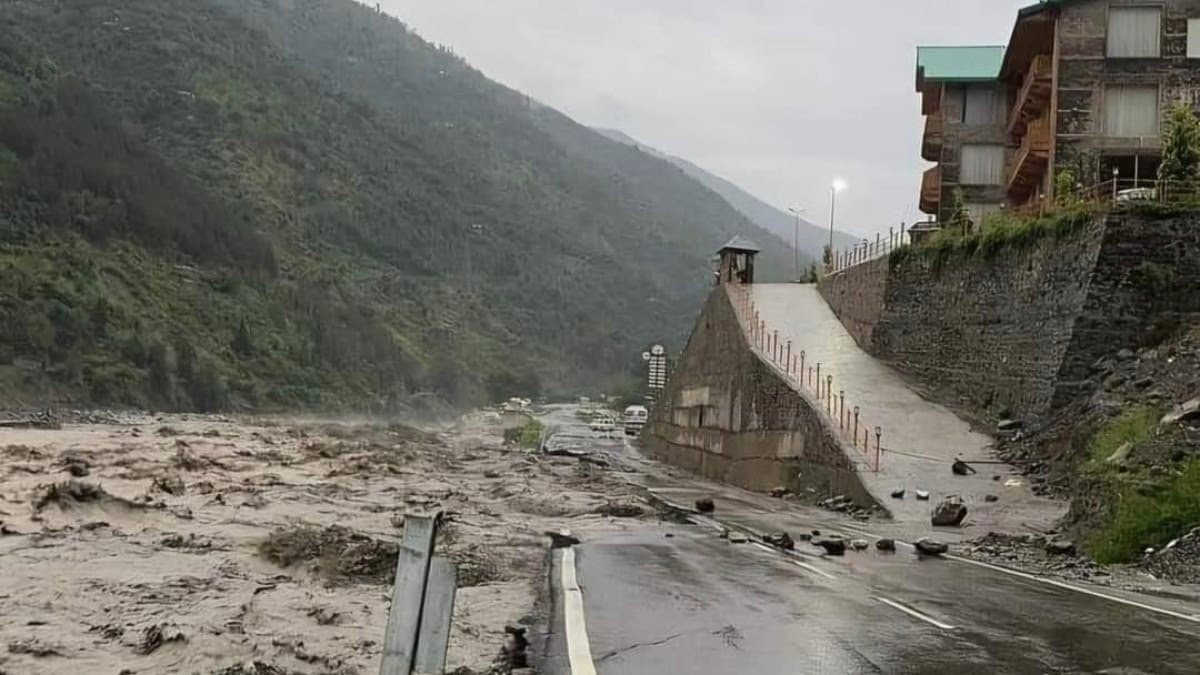 Cloudbursts In Himachal pradesh 4 killed 50 missing gnr 