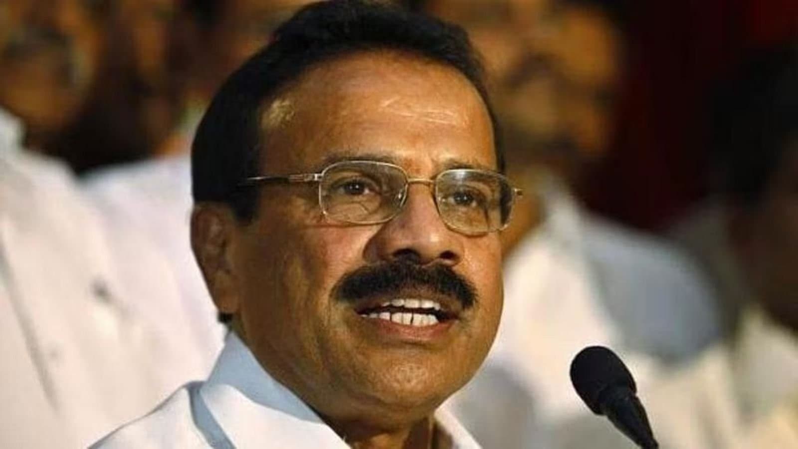 Sadananda Gowda quits politics