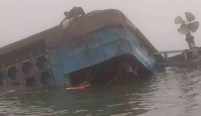 Bangladesh ferry sinks with passengers and cars, 6 rescued 