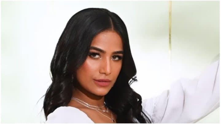 Poonam Pandey:  আবারও বিস্ফোরক পুনম পাণ্ডে! এবার ব্রেন হ্যামারেজ ? 