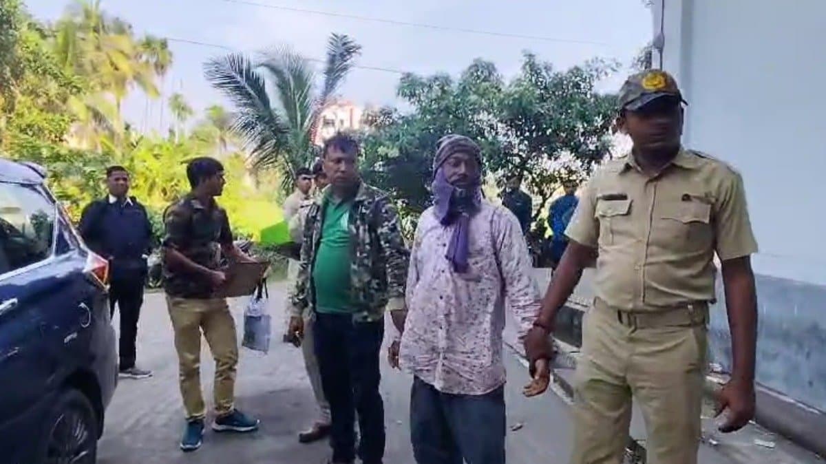 one poacher arrested by forest department in Sundarbans gnr