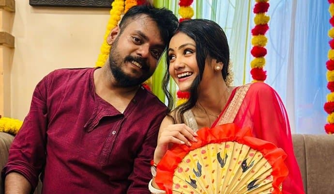 Tollywood: শ্বশুর বাড়িতে ঘটা করে বৌমাষষ্ঠী হল অভিনেত্রী অলকানন্দা গুহর 
