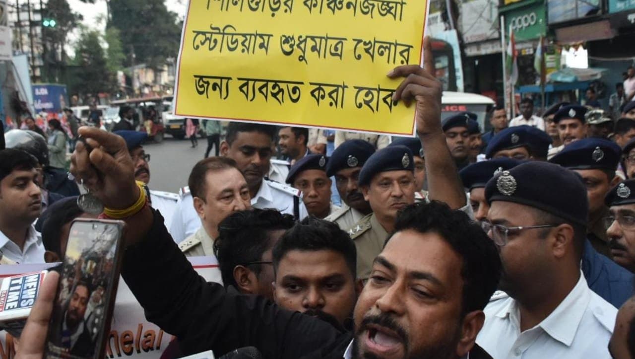 bjp protest at mamata meeting in kanchanjunga stadium