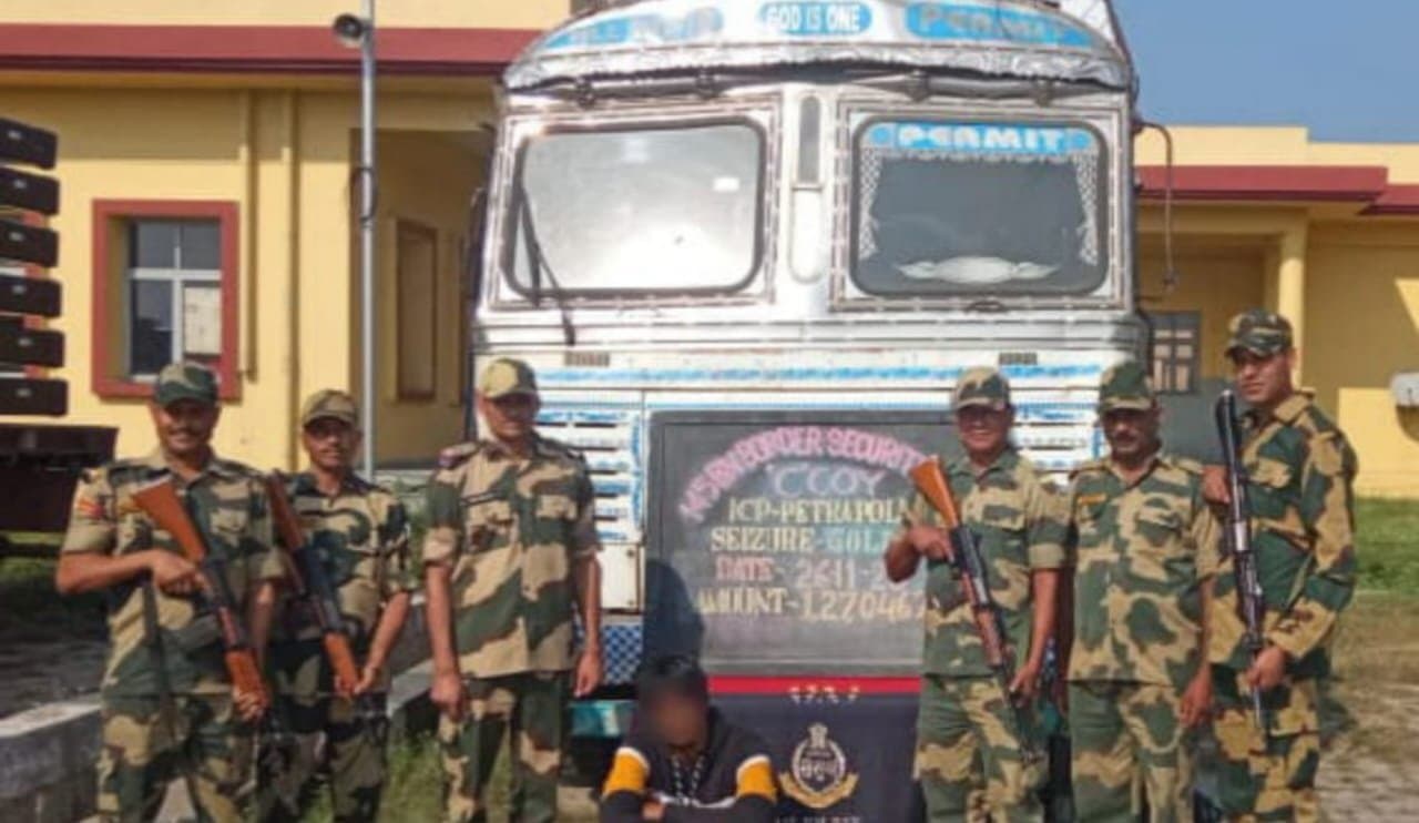 bsf seized 2 kg gold, one detained