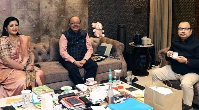Bitterness past, Kunal at Shovan Cattarjee's house on Thursday evening