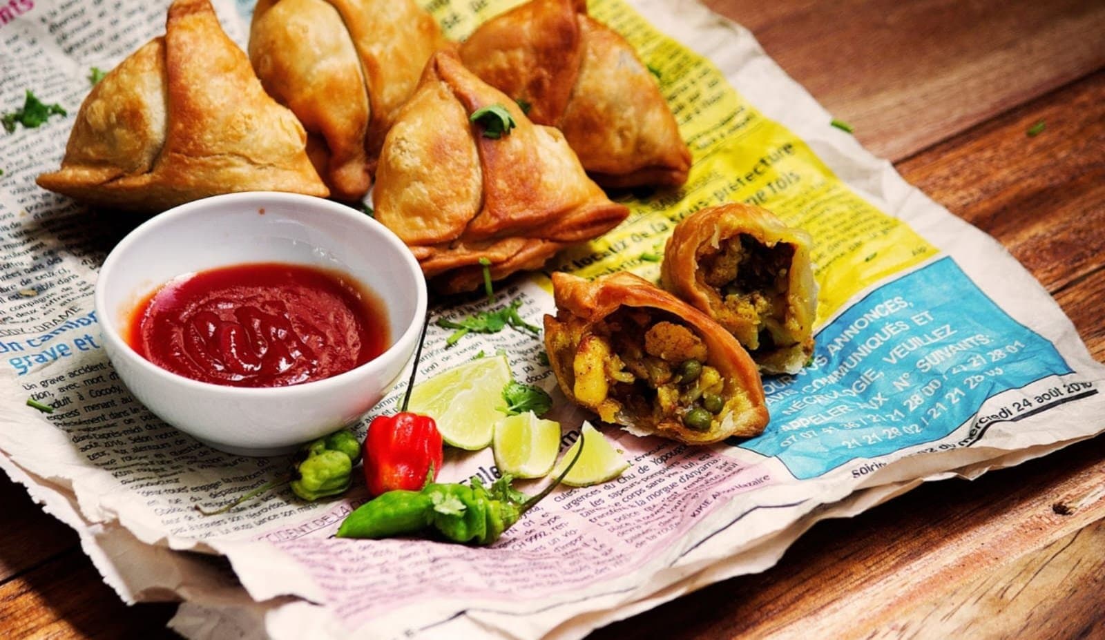 Food:    শীতের সন্ধের আমেজে আড্ডা জমে উঠুক ফুলকপির শিঙাড়া দিয়েই! রইল রেসিপি! 