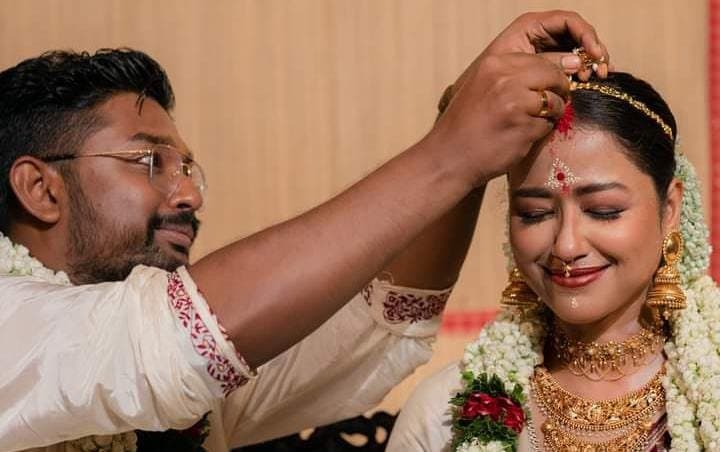 Sohini-Shovan: মালাবদলের পর বর-কনের নাচে জমজমাট শোভন-সোহিনীর বিয়ের আসর