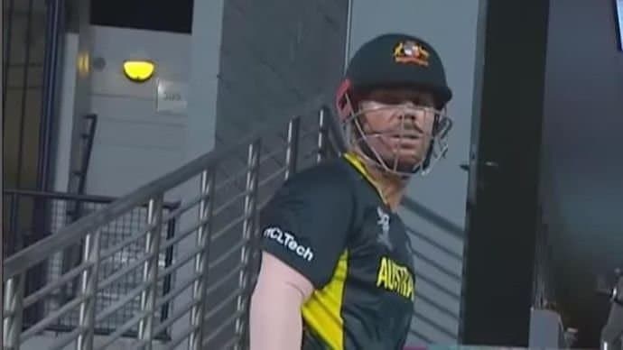 David Warner enters wrong dressing room after a good knock