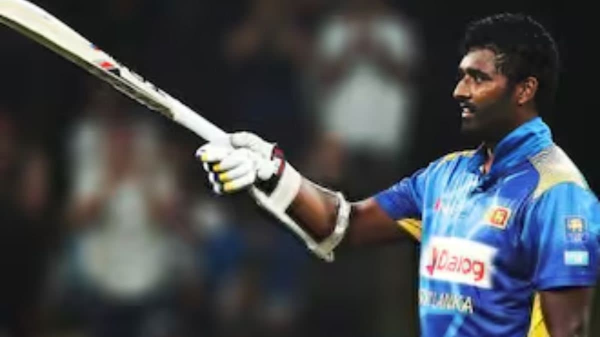 Thisara Perera smashes 6 sixes in 39  run final over spt