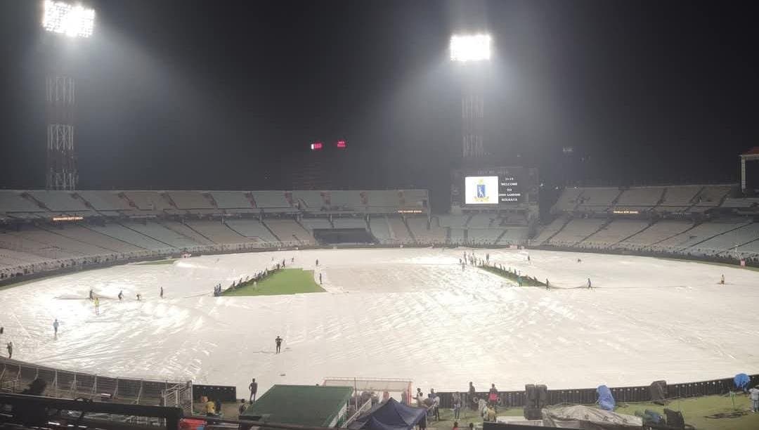 Rain play spoilsport in Kolkata Knight Riders, Royal Challengers Bengaluru practice at Eden Gardens
