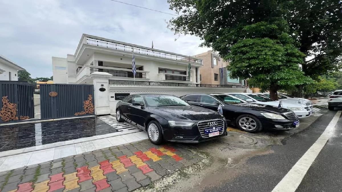 Fake Embassy Busted Near Delhi know How Ghaziabad Man Used pic with PM Modi