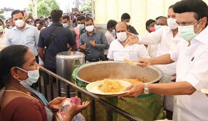 Tamilnadu CM visited relief camp in Chennai