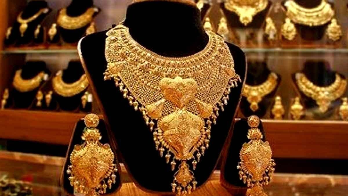 Gold Rate Falls In India Check 22 Carat Price In Your City On October 16 gnr 
